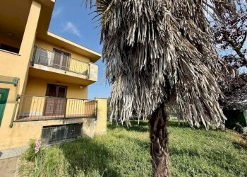 Facciata - Quadrilocale via Giacomo Piscina, 45, Carmagnola - foto 2