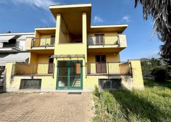 Facciata - Quadrilocale via Giacomo Piscina, 45, Carmagnola - foto 3
