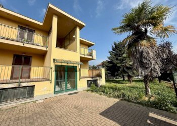 Facciata - Quadrilocale via Giacomo Piscina, 45, Carmagnola - foto 4