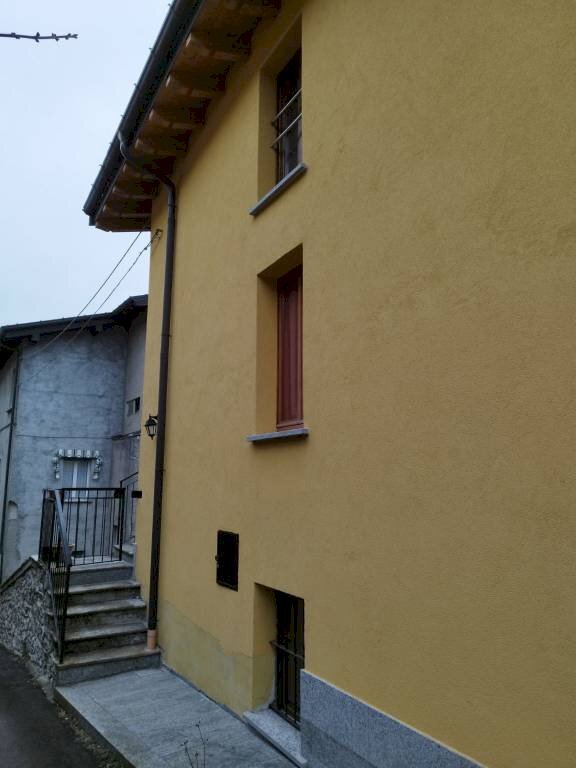 Facciata - Quadrilocale vicolo Somisso, Laveno-Mombello - foto 1