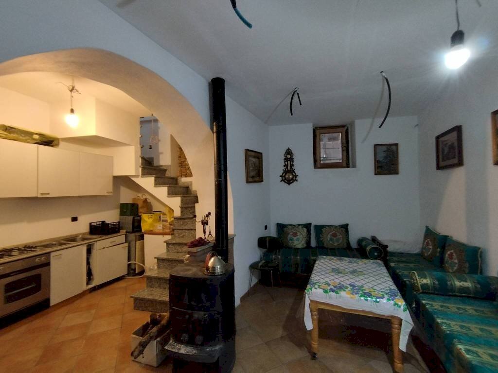 Salone - Quadrilocale vicolo Somisso, Laveno-Mombello - foto 3