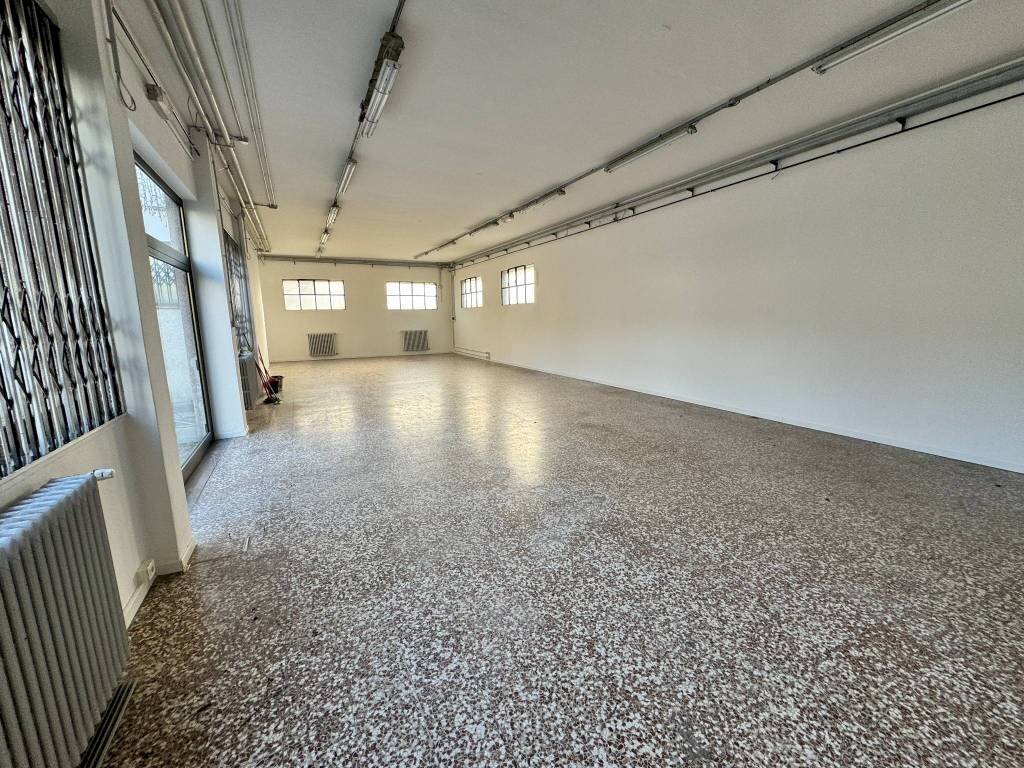 Magazzino - Shop via Pietro Ruggeri da Stabello, Bergamo - photo 3