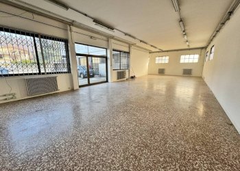 Magazzino - Negozio via Pietro Ruggeri da Stabello, Bergamo - foto 1