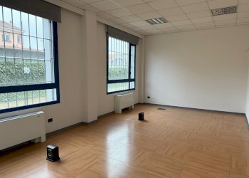 Ufficio via di Corticella, 181, Bologna (zona Croce Coperta) - foto 1