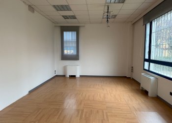 Ufficio via di Corticella, 181, Bologna (zona Croce Coperta) - foto 3