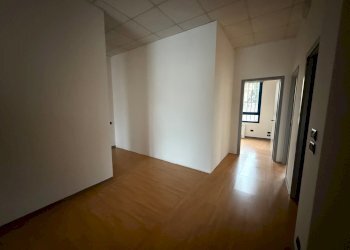 Ufficio via di Corticella, 181, Bologna (zona Croce Coperta) - foto 4