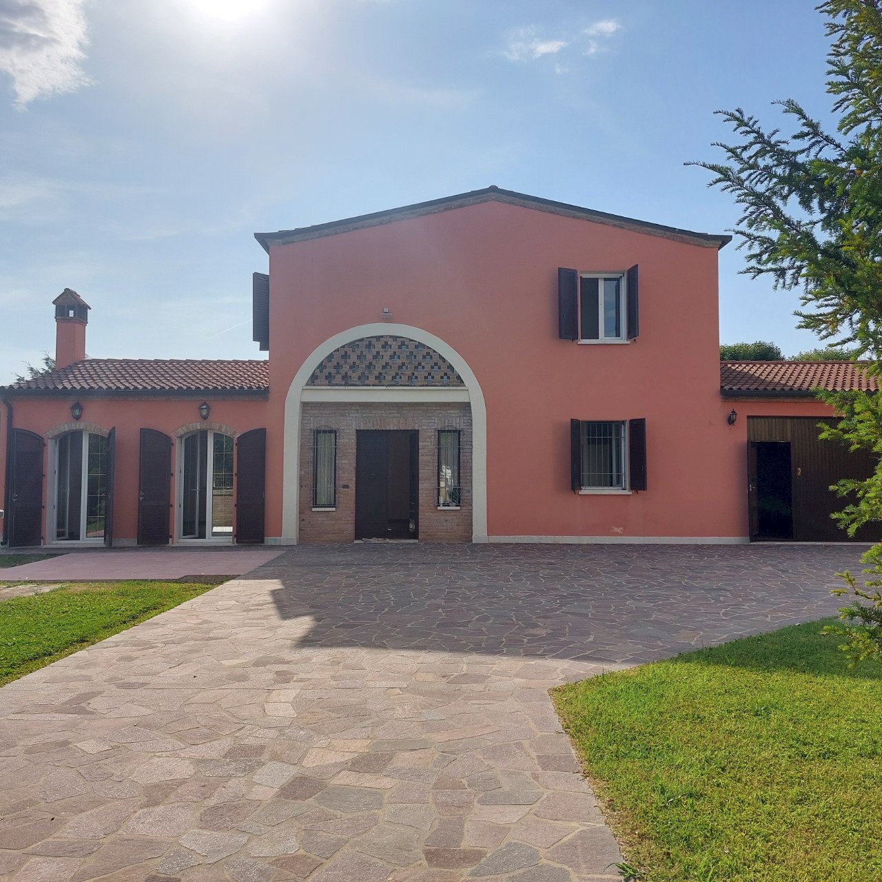 Single Family Villa Occhiobello - photo 1