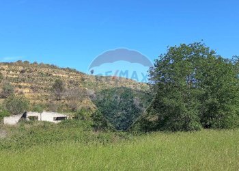 Vista delle montagne - Terreno agricolo C.da Regalsemi (SP 34)
 
snc, Caltagirone - foto 5