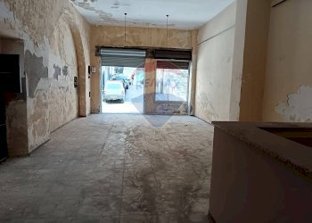 Stanza vuota - Locale Commerciale Via Grimaldi
 
43, Paterno - foto 3