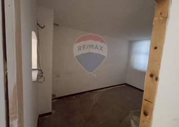 Stanza vuota - Locale Commerciale Via Grimaldi
 
43, Paterno - foto 5