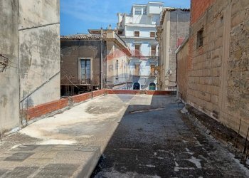 Edificio all\'aperto - Locale Commerciale Via Grimaldi
 
43, Paterno - foto 8