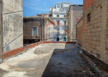 Edificio all\'aperto - Locale Commerciale Via Grimaldi
 
43, Paterno - foto 10