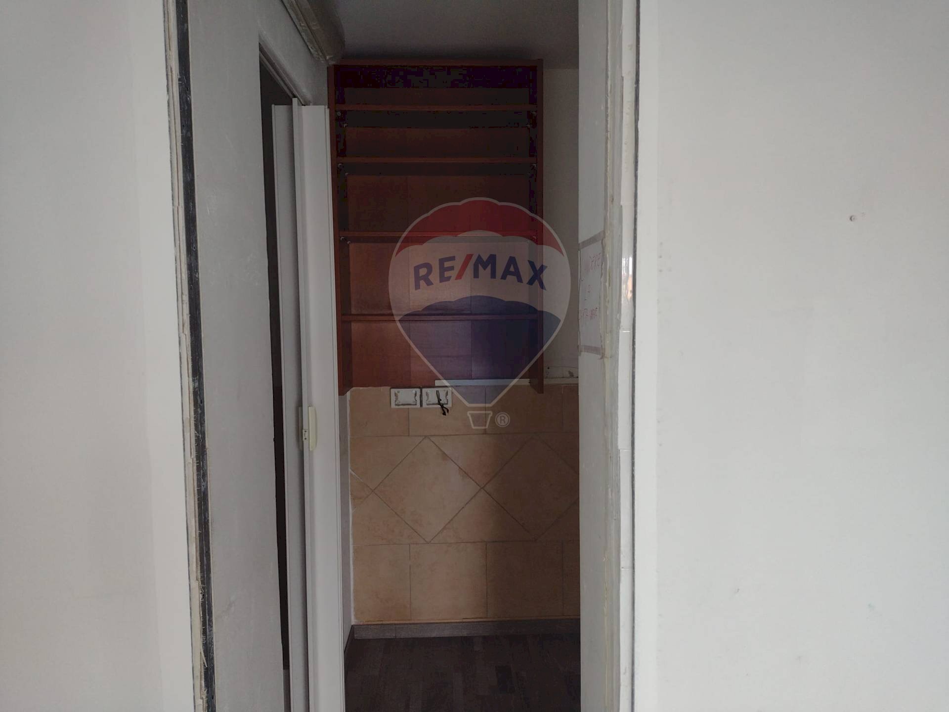 Hall / corridoio - Locale Commerciale Via Giuseppe Verdura
 
12, Catania - foto 3