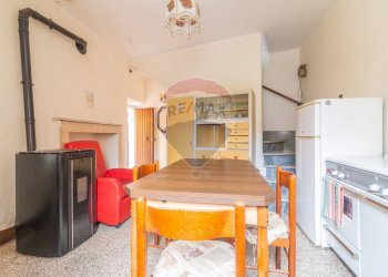 Sala da pranzo - Trilocale Via Degli Orti
 
12, Ischia di Castro - foto 9