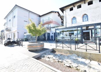 Edificio all\'aperto - Bar Tavola Calda - Fredda corso Marconi
 
73, Arona - foto 6