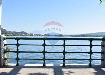 Vista dell\'acqua - Bar Tavola Calda - Fredda corso Marconi
 
73, Arona - foto 33