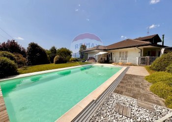 Piscina - Villa Via Enrico fermi
 
18, Sumirago - foto 4