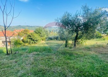 Giardino - Rustico Via Colli
 
127, Fara Filiorum Petri - foto 3
