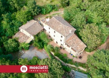 Foto 1 - Agriturismo Località Rocca D'Ajello
 
9, Camerino - foto 1