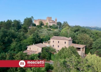 Foto 2 - Agriturismo Località Rocca D'Ajello
 
9, Camerino - foto 2