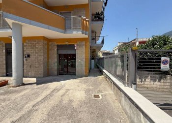 Foto 1 - Locale Commerciale viale europa, Siano - foto 1