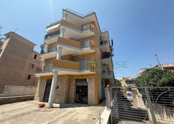 Foto 3 - Locale Commerciale viale europa, Siano - foto 3