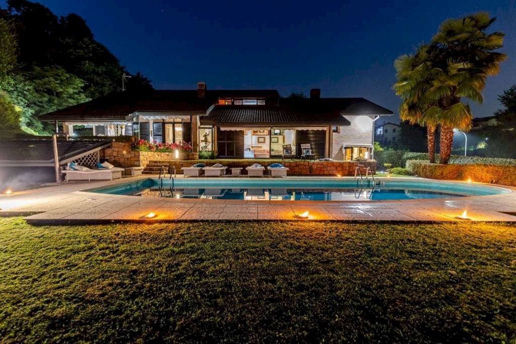 Piscina - Villa via Francesco Inzoli, 9, Tradate - foto 1