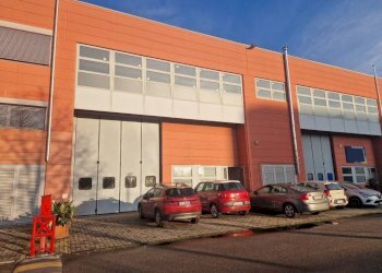 Facciata - Capannone via Isaac Newton, 12, Pero - foto 1