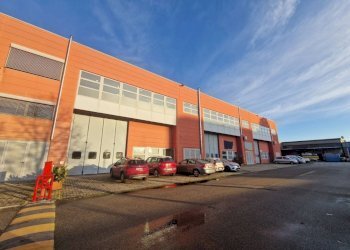 Facciata - Capannone via Isaac Newton, 12, Pero - foto 2