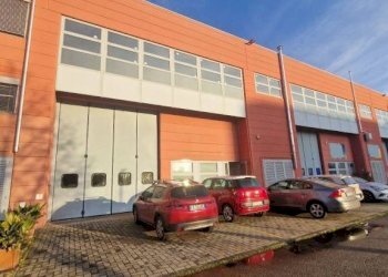 Facciata - Capannone via Isaac Newton, 12, Pero - foto 21