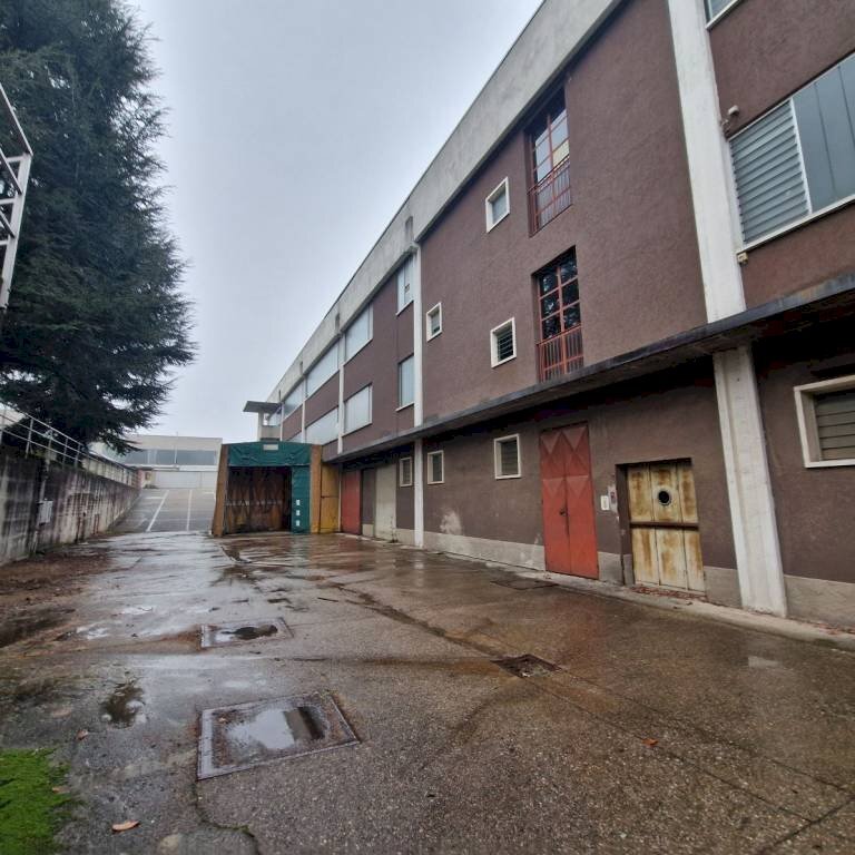 Facciata - Capannone via John Fitzgerald Kennedy, Cerro Maggiore - foto 2