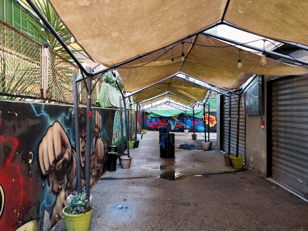 Cortile interno - Negozio via Roma, 16, Portici - foto 2