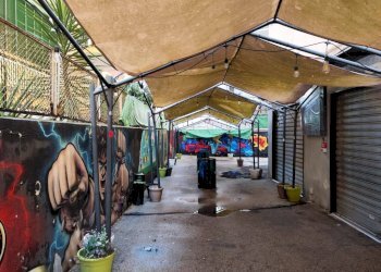 Cortile interno - Negozio via Roma, 16, Portici - foto 2