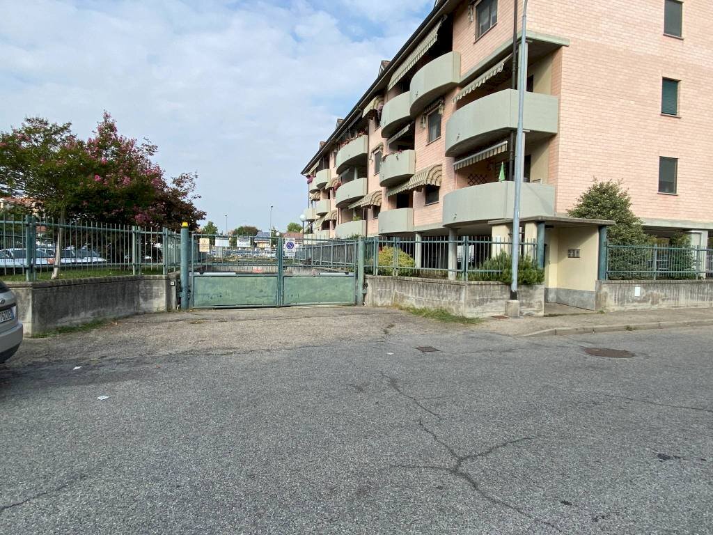 Zona - Box via Decorati al Valor Civile, Carmagnola - photo 1