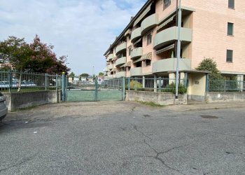 Zona - Box via Decorati al Valor Civile, Carmagnola - foto 1