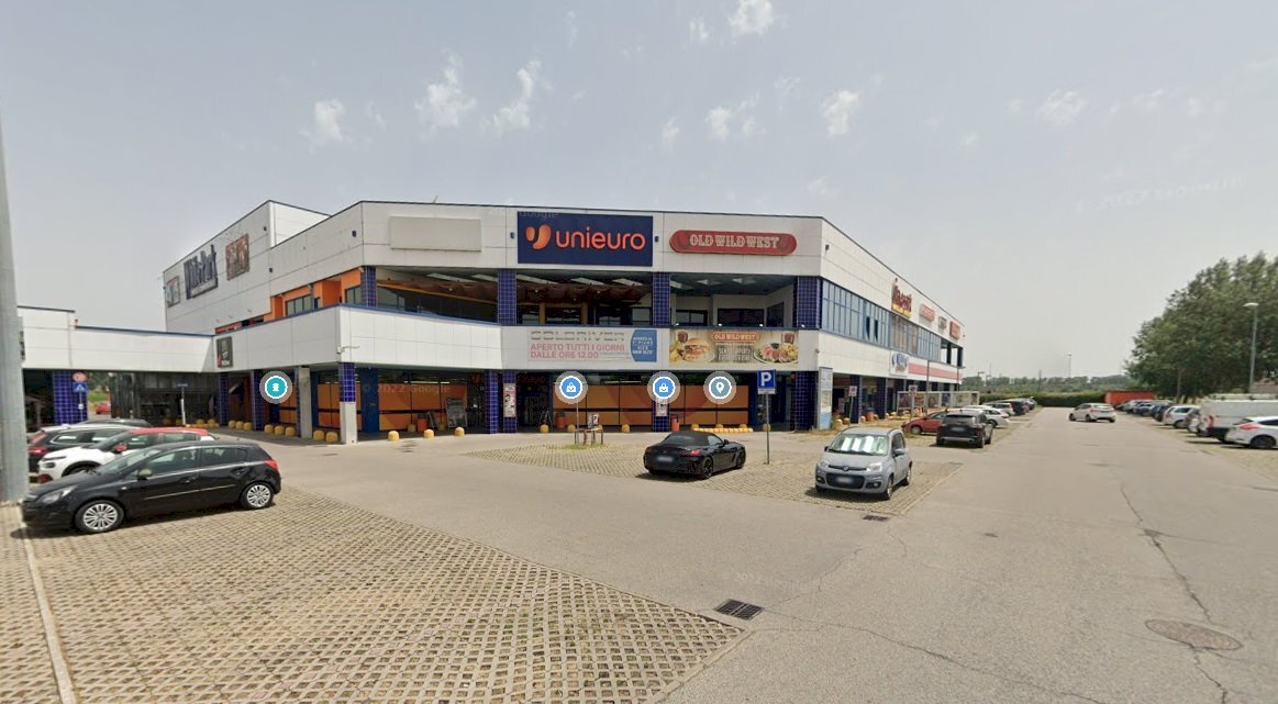 Negozio Via Loves, 11, Cento - foto 1