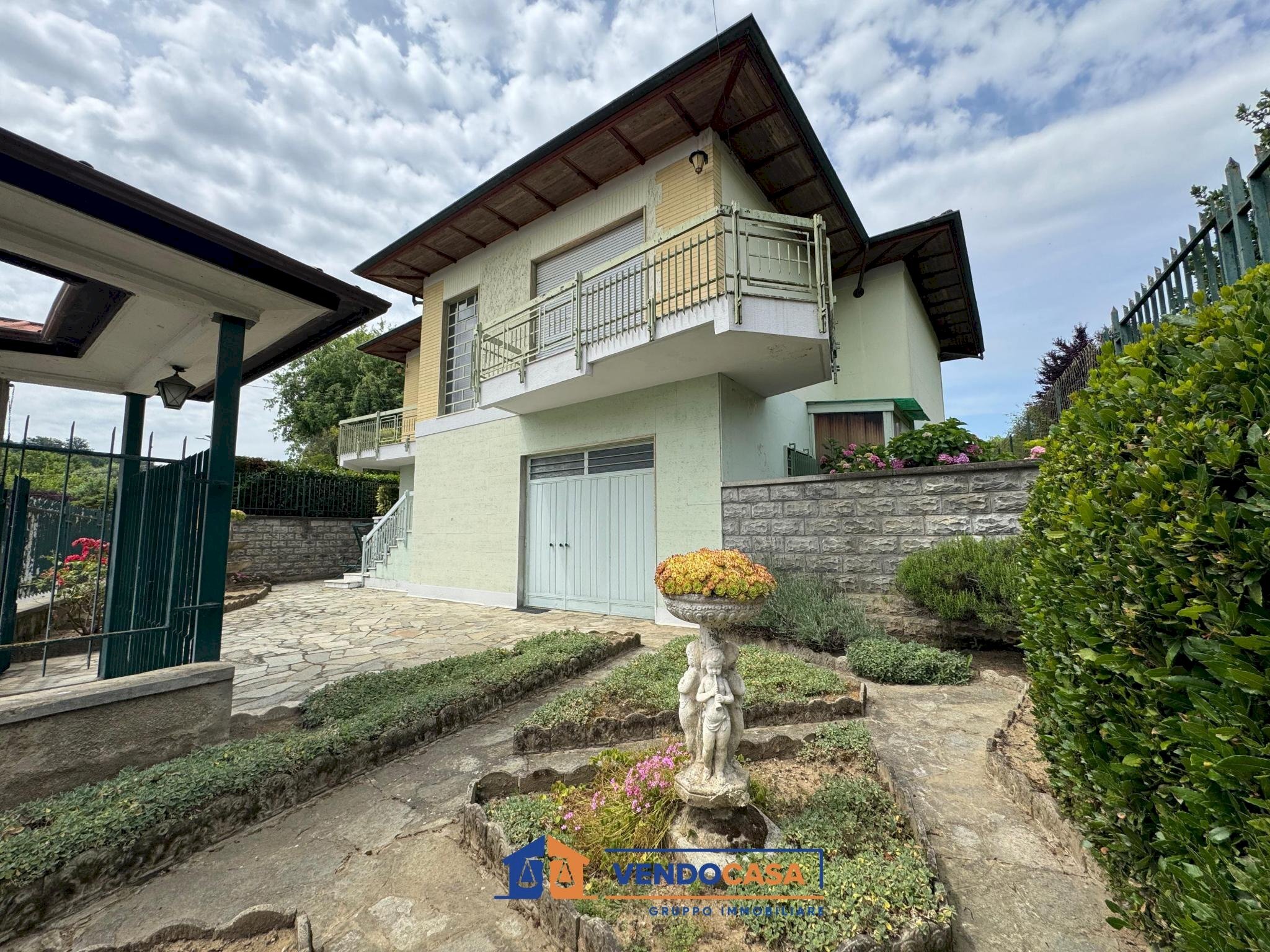 Independent house Belveglio - photo 1