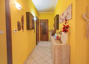 Three-room apartment Via Monsignor Alfonso Maria Riberi, Cuneo - photo 8