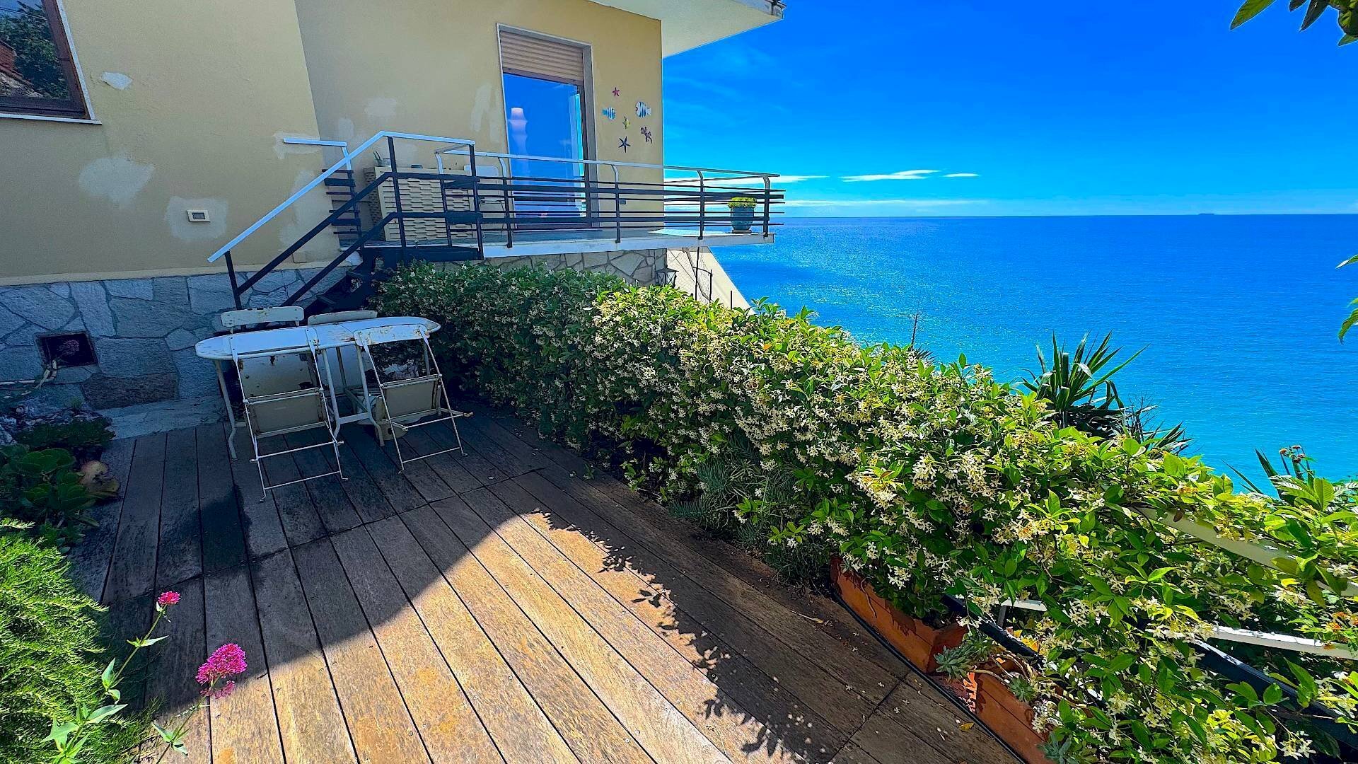 Foto 2 - Trilocale via della cornice
 
68, Borgio Verezzi - foto 2