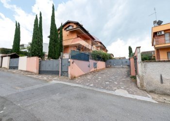 Edificio all\'aperto - Villa Bifamiliare Via Giuseppe Todeschini, Roma - foto 1