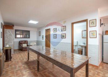 Sala da pranzo - Villa Via Federico Ozanam
 
19, Caltagirone - foto 24