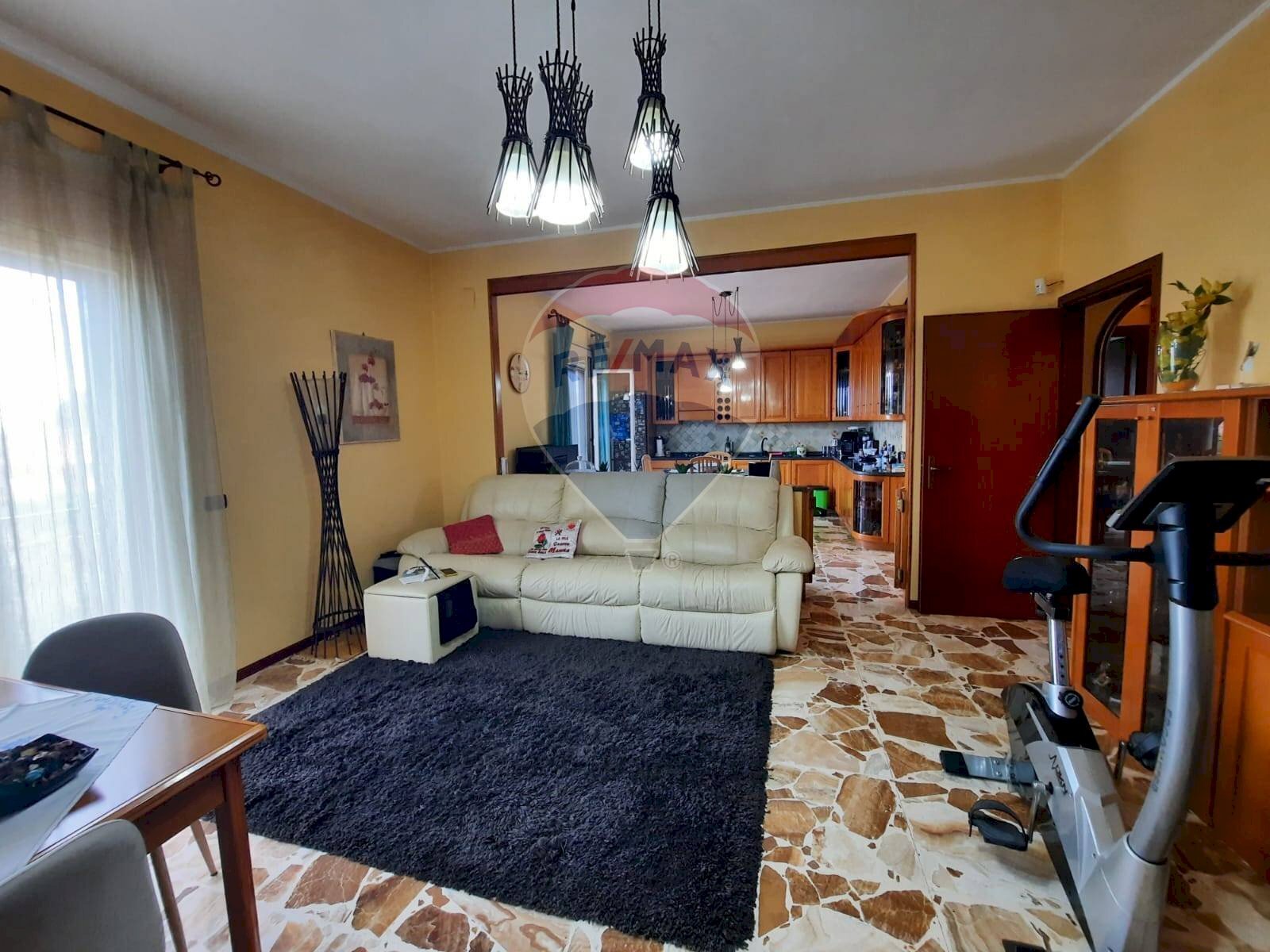 Soggiorno - Semi-detached house Via Iacopo da Lentini
 
22, Mascalucia - photo 3