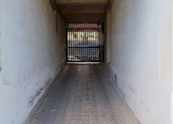 Accesso garage dal passo carraio condominiale - Box Via Giovanni Verga
 
16, Acireale - foto 8