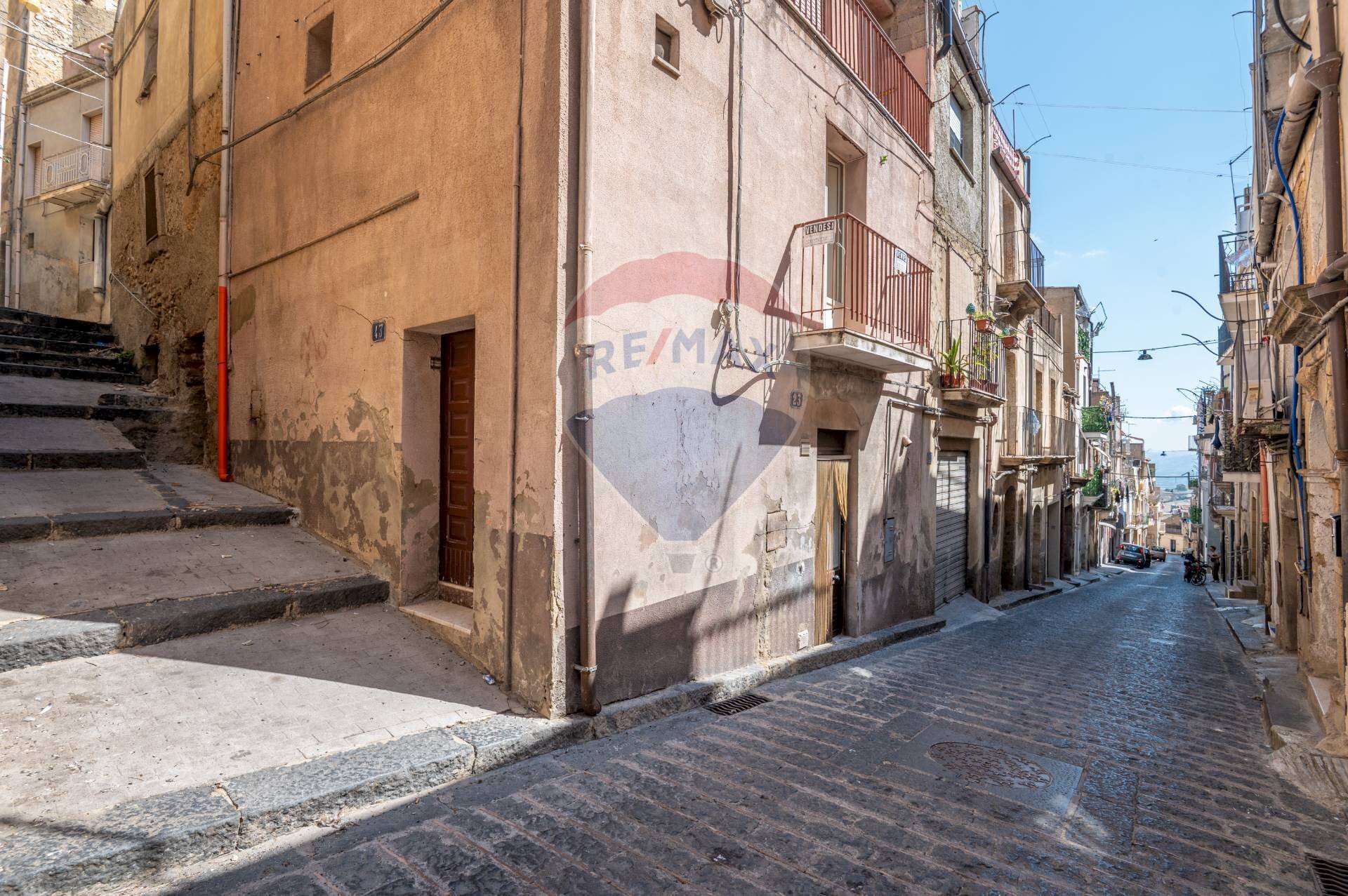 Edificio all\'aperto - Casa semi indipendente Via Altobasso Acquanova
 
23, Caltagirone - foto 1