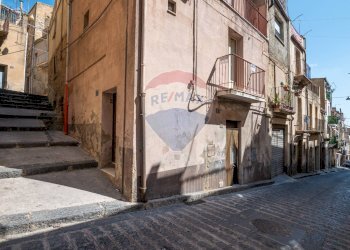 Edificio all\'aperto - Casa semi indipendente Via Altobasso Acquanova
 
23, Caltagirone - foto 21