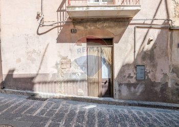 Edificio all\'aperto - Casa semi indipendente Via Altobasso Acquanova
 
23, Caltagirone - foto 23
