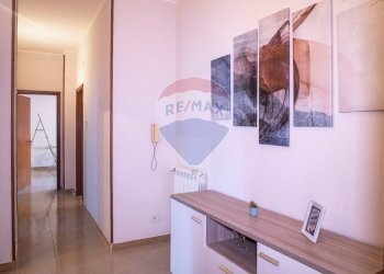 Hall / corridoio - Trilocale Via Croce
 
100, Aci Catena - foto 3