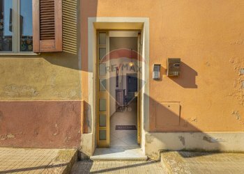 Edificio all\'aperto - Quadrilocale Via Alessandro Volta
 
22, Usini - foto 4