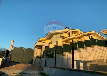 Edificio all\'aperto - Casa indipendente Cervaro - foto 43