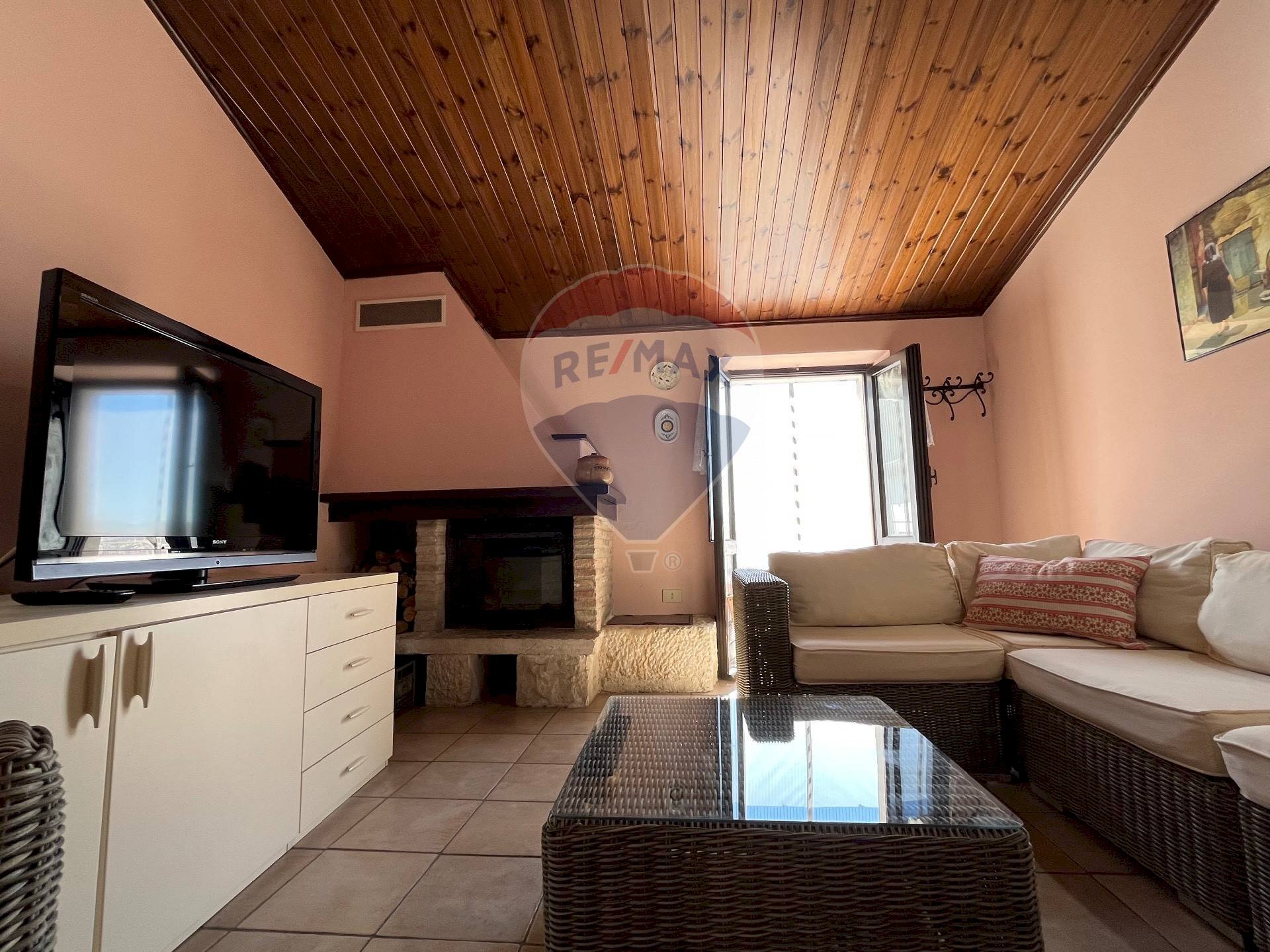 Soggiorno - Casa indipendente Via Castello
 
snc, Villetta Barrea - foto 3